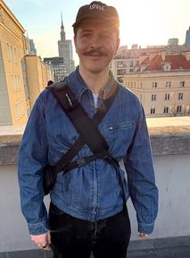 Wygrał konkurs na najbardziej performatywnego mężczyznę w Warszawie. Nawet nie lubi matchy [WYWIAD]