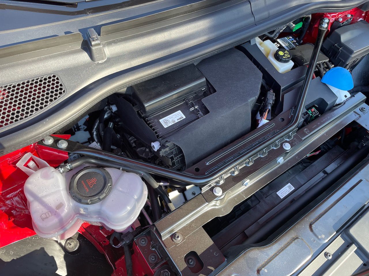 W Skodzie Enyaq Coupe IV znajdziemy nawet 306 KM, o ile wybierzemy wersję RS