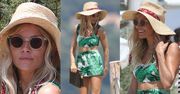 Zadowolona Sienna Miller spaceruje z przyjaciółmi po Saint-Tropez