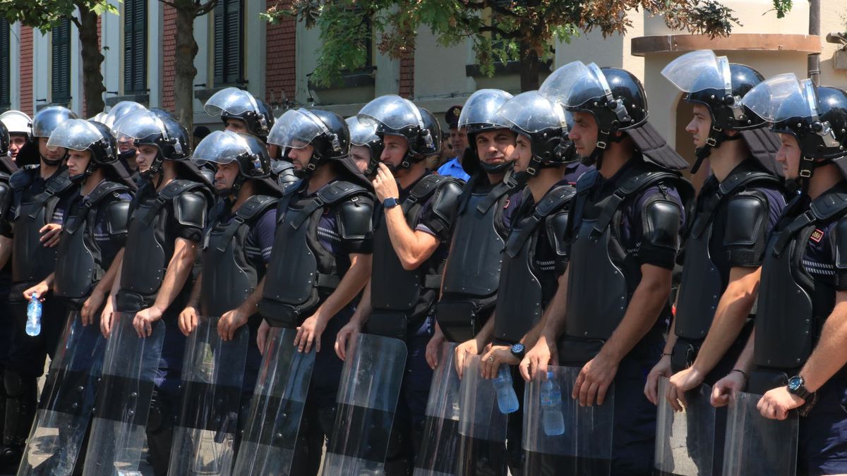Getty Images / Olsi Shehu/Anadolu / Na zdjęciu: policja w Tiranie