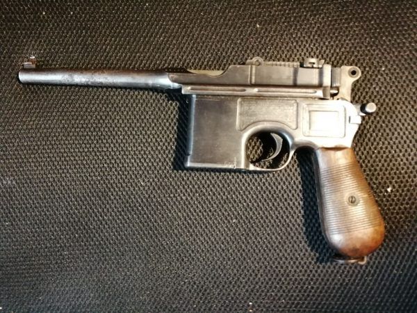 Pistolet Mauser C96. Komisarz za milion dolarów