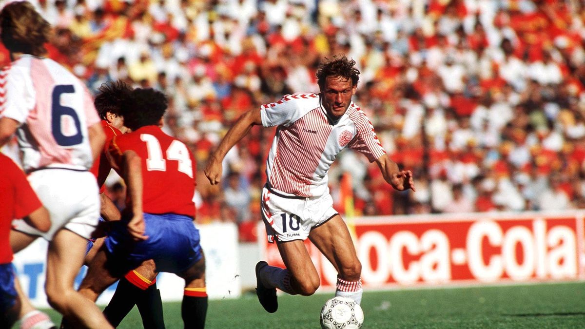 Preben Elkjaer - Larsen w trakcie meczu z Hiszpanią w mistrzostwach świata 1986 
