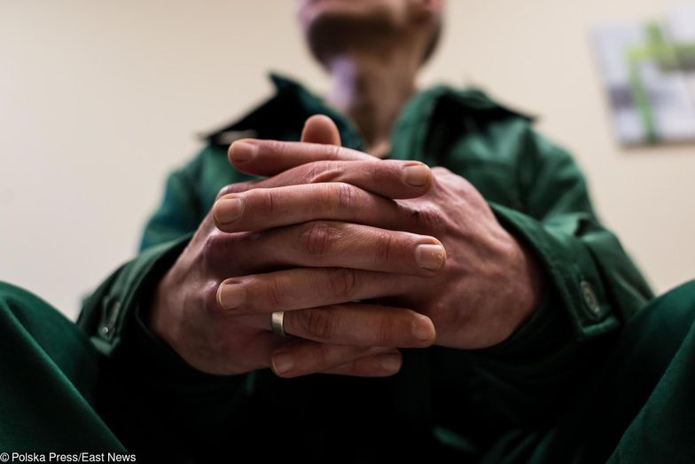 Program "Praca dla więźniów" to sztandarowy program wiceministra Patryka Jakiego. Przynosi korzyści, ale... rośnie liczba więźniów znikających z pracy