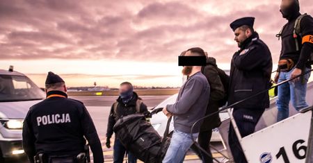 Zabójstwo na Nowym Świecie. 27-latek zaskoczył w sądzie. "Delikatnie się uśmiechnął"
