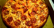 Mała pizza pepperoni na cienkim cieście (Domino's Pizza)