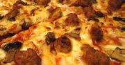 Mała pizza z kiełbasą na tradycyjnym cieście (Domino's Pizza)