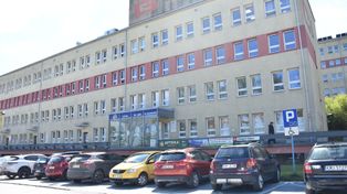 Pod szpitalem w Miechowie ciężko znaleźć wolne miejsce postojowe. Pomogą nowe parkingi?