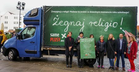 "Żegnaj religio". Furgonetka zachęca do wypisania się z lekcji religii