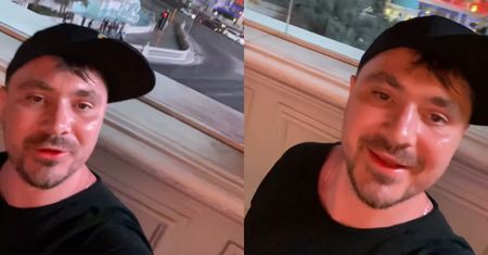Niewyraźny Daniel Martyniuk próbuje śpiewać pod kasynem w Las Vegas. Internauci są zaniepokojeni, a on przekonuje: "To gra aktorska"