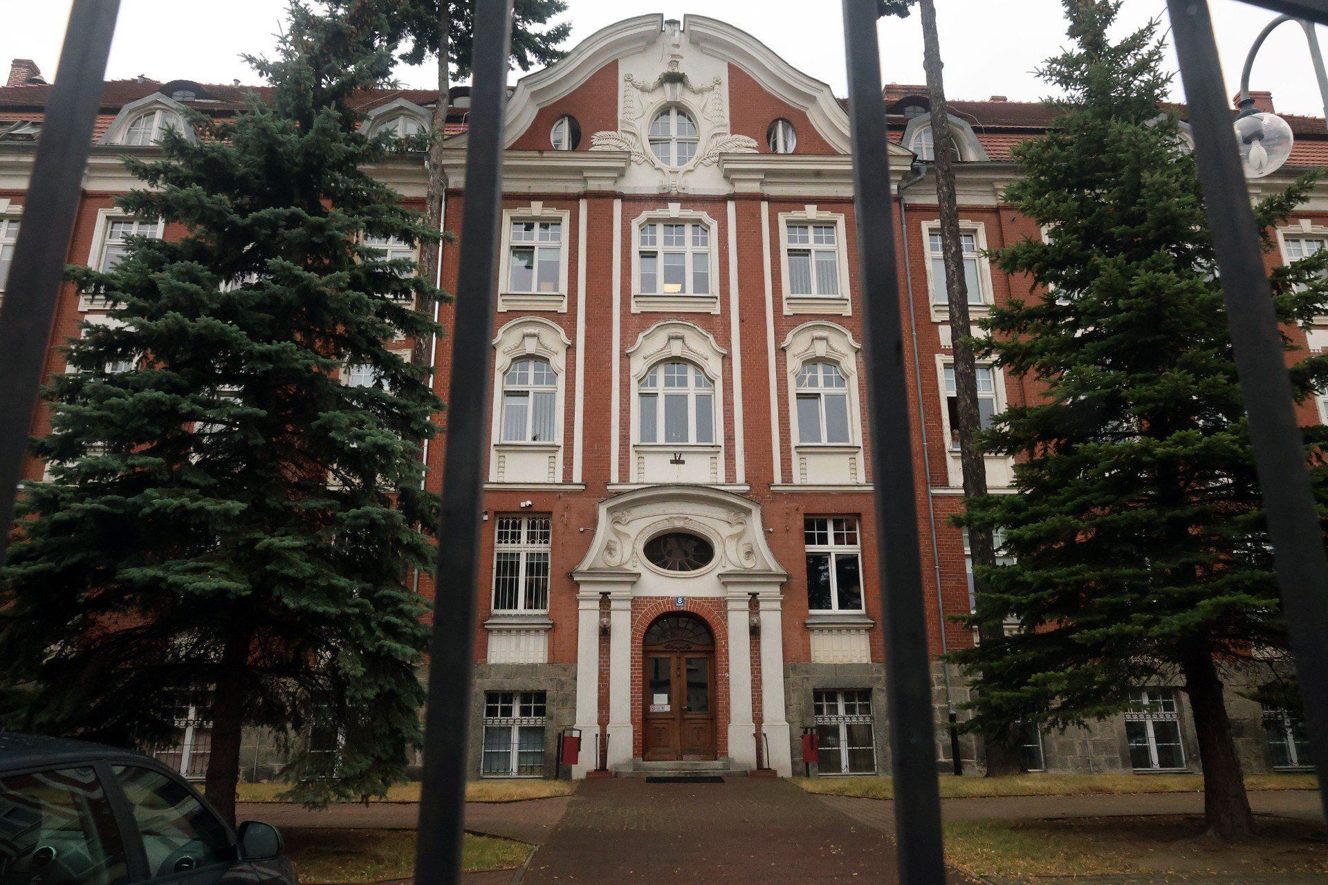 Makabryczne odkrycie pod Chojnowem. Ojciec i syn nie żyją. Prokuratura bada sprawę