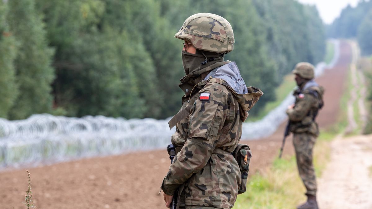 Polish Army Soldiers build a fence with concertina wire at the Belarusian border in order to stop immigrants from entering the country in Krynki, Poland on 27 August, 2021. In August only more than 2000 immigrants entered Poland from Belarus. The Polish government decided to build a fence to put a stop to an influx of migrants walking across the Belarus border. The border between Belarus and Poland is also the border of the European Union. Poland accuses the Lukashenko regime of orchestrating the transit of thousands of migrants from the Middle East to put pressure on the EU. (Photo by Dominika Zarzycka/NurPhoto via Getty Images)