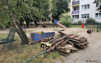 Był plac zabaw, zostały tylko deski. Gorzowianie oburzeni