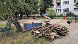 Był plac zabaw, zostały tylko deski. Gorzowianie oburzeni