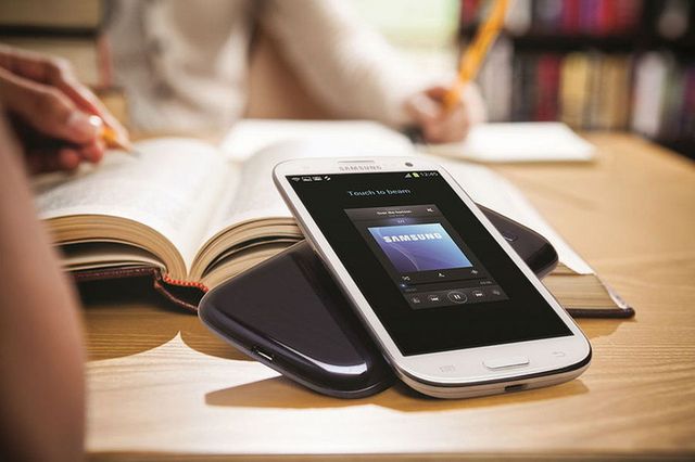 Rynek smartfonów. W tym roku 60 procent Polaków będzie miało to urządzenie