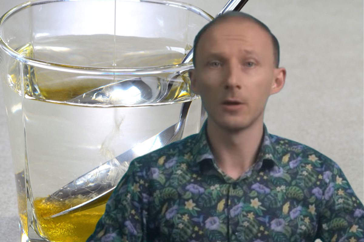 Wsyp łyżeczkę do wody i pij codziennie. Udrażnia tętnice, łagodzi ból stawów