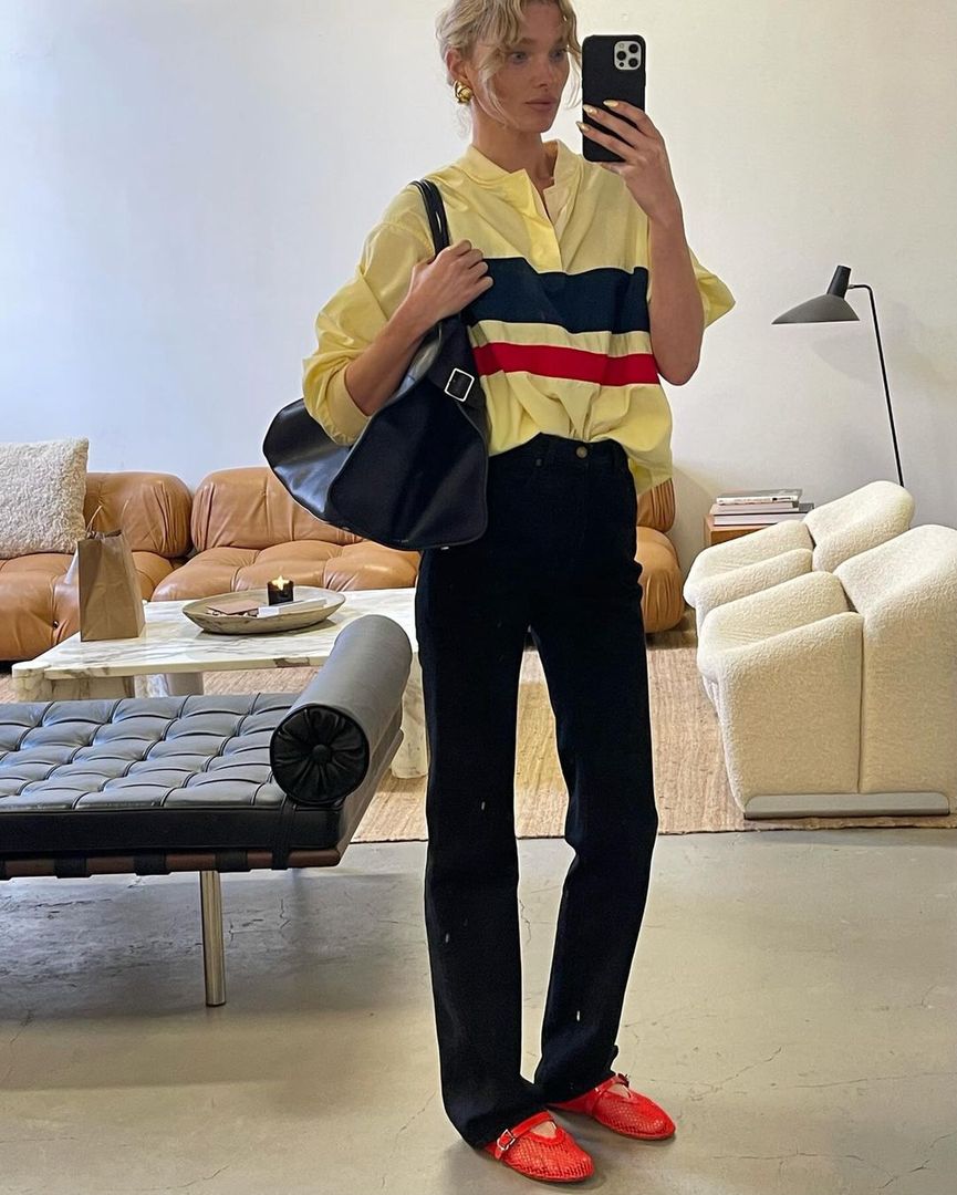 Elsa Hosk postawiła na buty z pomarańczowej siateczki 