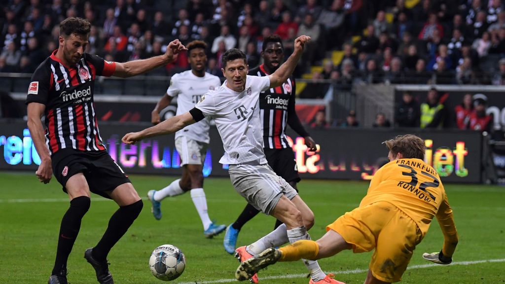 Zdjęcie okładkowe artykułu: Getty Images / Alex Grimm/Bongarts / Na zdjęciu: Robert Lewandowski w meczu z Eintrachtem