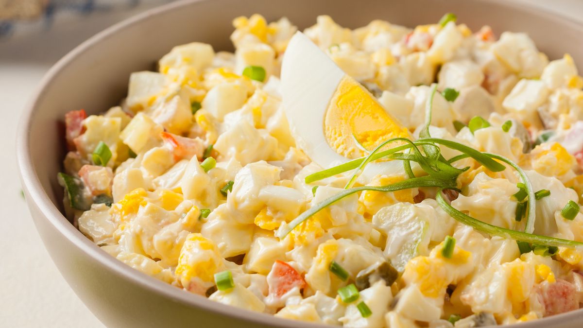 Sałatka gajowego z kurczakiem smakuje wybornie