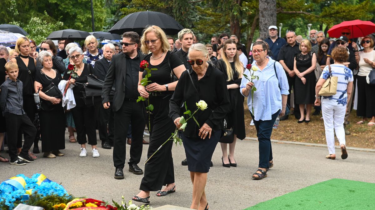 Ostatnie pożegnanie Ludwiki Wujec. Tłumy żegnały opozycjonistkę