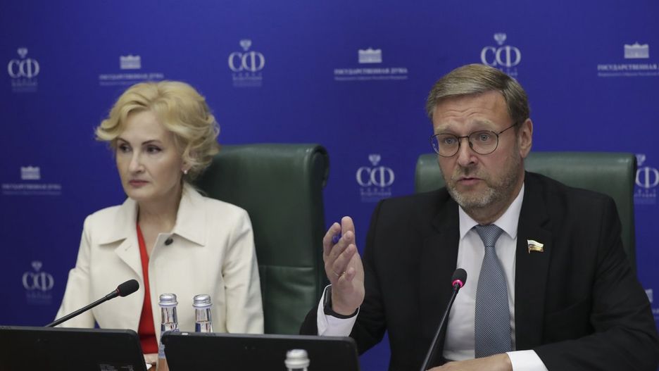 Wiceprzewodnicząca Dumy Państwowej Irina Jarowaja i wiceprzewodniczący Rady Federacji Konstantin Kosaczow
