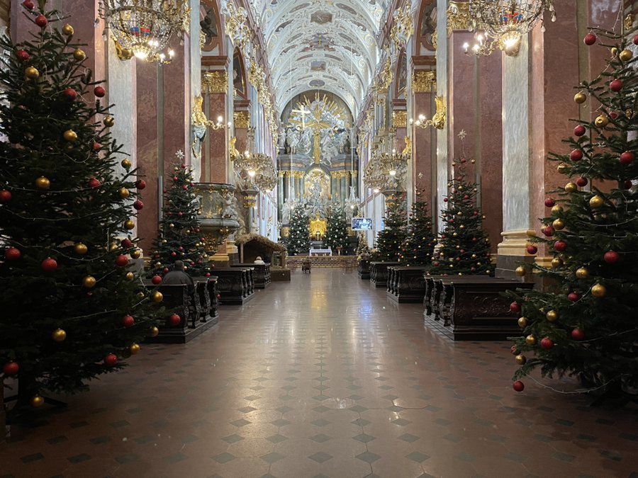 Częstochowa. Tradycyjna chata i ruchoma szopka na Jasnej Górze