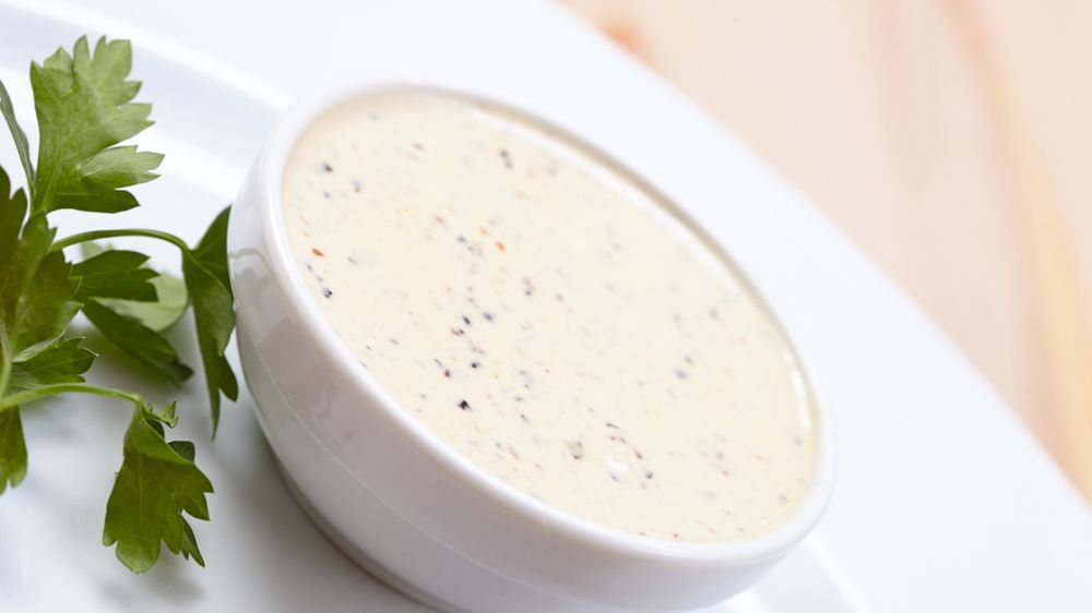 Kremowy sos z kwaśną śmietaną i/lub maślanką i olejem o obniżonej zawartości kalorii, bez zawartości tłuszczu