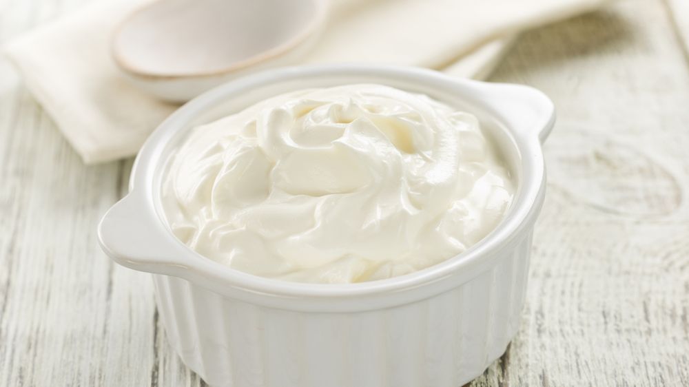 Kremowy sos z kwaśną śmietaną i/lub maślanką i olejem o obniżonej zawartości kalorii, bez cholesterolu