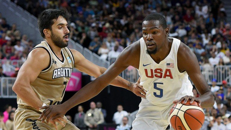 AFP / Kevin Durant rzucił 23 punkty w pierwszym sparingu kadry USA przed igrzyskami w Rio de Janeiro