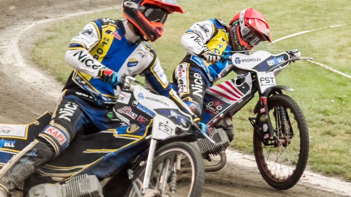 WP SportoweFakty / Tomasz Sieracki / Na zdjęciu: Żużlowcy Get Well Toruń. Przy krawężniku Greg Hancock.