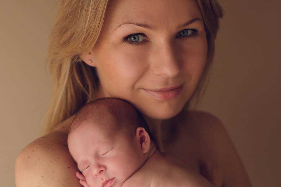 Anna Guzik sesja z bliźniaczkami