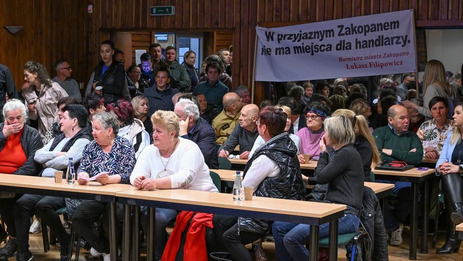 Tłum mieszkańców na sesji w Zakopanem