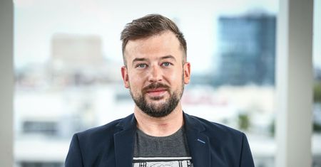 "Minister Czarnek przeminie". Przemek Staroń o braku wsparcia dla nauczycieli