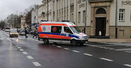 Wypadek na ul. Zelwerowicza. Kierowca mitsubishi nie zatrzymał się przed znakiem "stop"