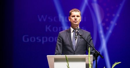 Minister edukacji wyjawił, dlaczego nie nosi maseczki ochronnej. Ma bardzo ważny powód