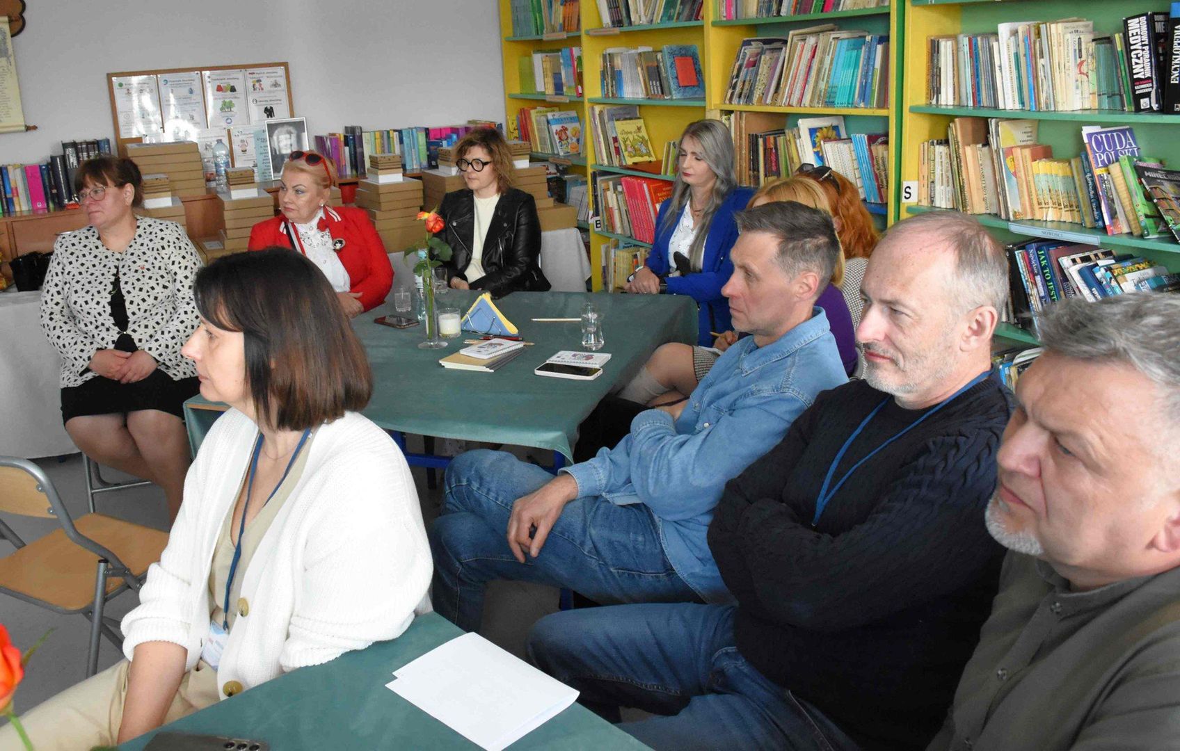 Szkoła Podstawowa w Pieraniu (gm. Dąbrowa Biskupia) realizuje program Erasmus+. W dniach od 4 do 10 maja gościła partnerów programu, grupę nauczycieli i uczniów ze szkoły Soner Kutlu Bilim ve Sanat Merkezi w tureckim Denizli. Była okazja doi wymiany doświadczeń i wzajemnego poznania kultury tureckiej oraz polskiej (kujawskiej) Turecka delegacja w Szkole Podstawowej w Pieraniu Autor: Dominik Fijałkowski