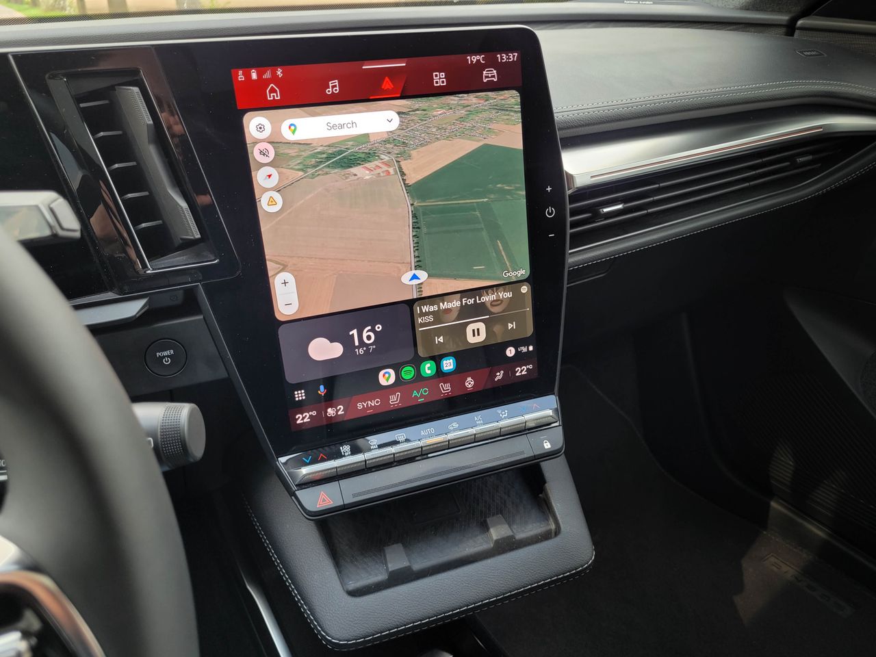 Renault Scenic E-Tech iconic long range