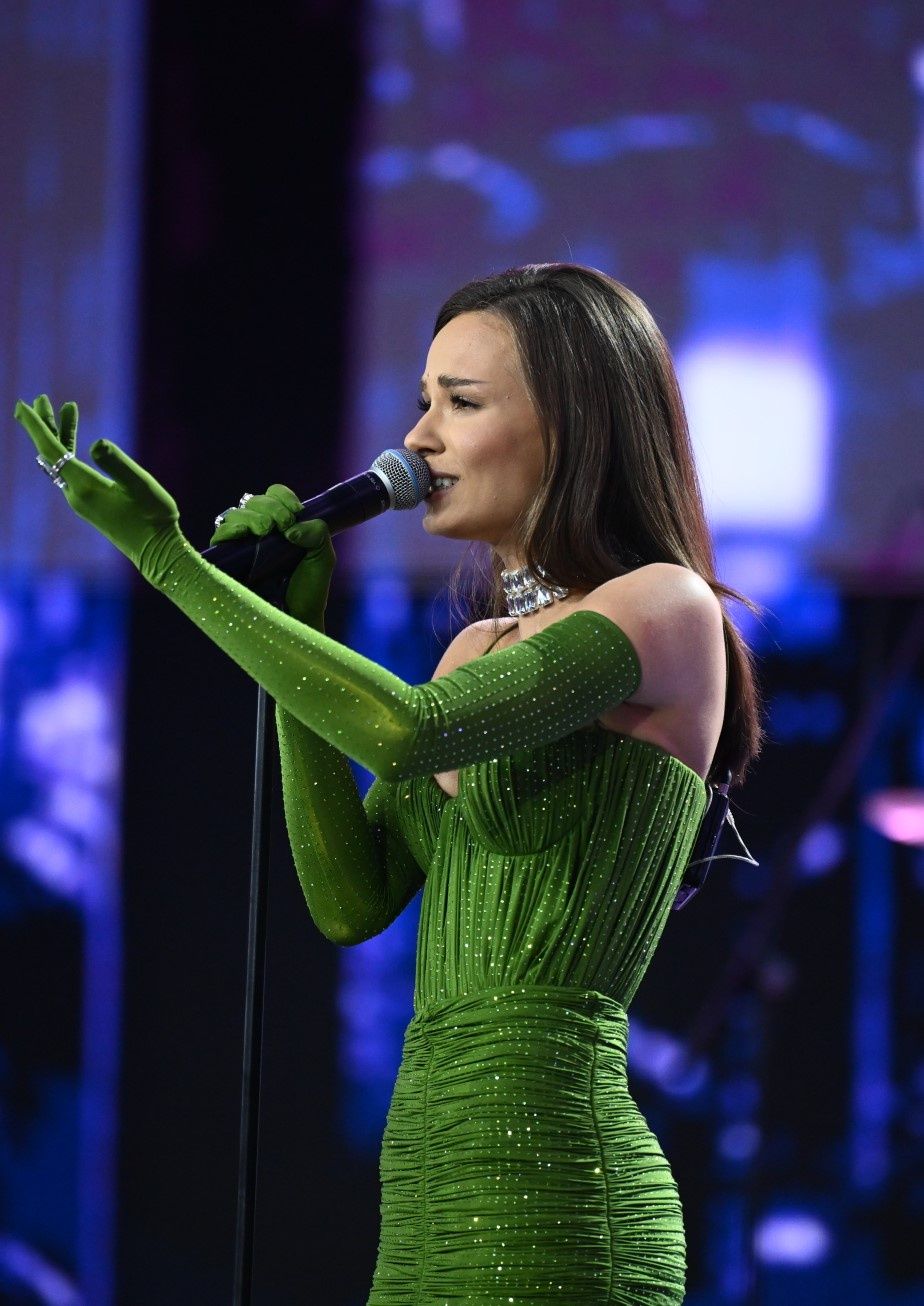 Natalia Szroeder błyszczy w zieleni na festiwalu w Sopocie
