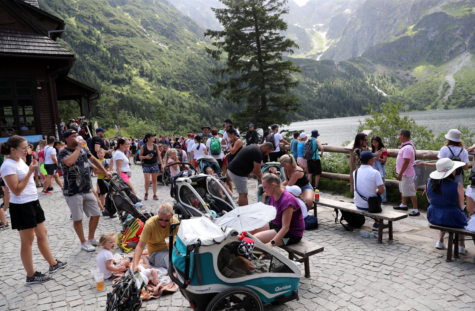 W Tatry przyjeżdżają całe rodziny z dziećmi