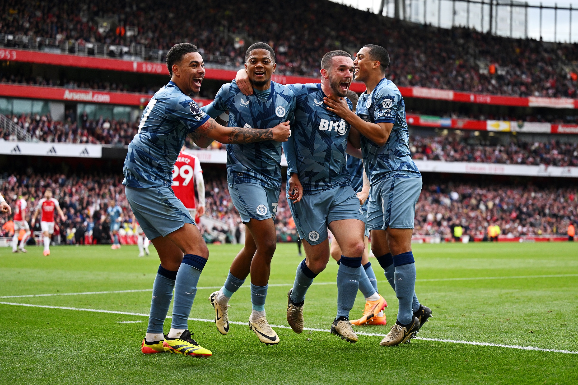 Arsenal hat eine große Chance verpasst.  Aston Villa brachte die Fans in London zum Schweigen