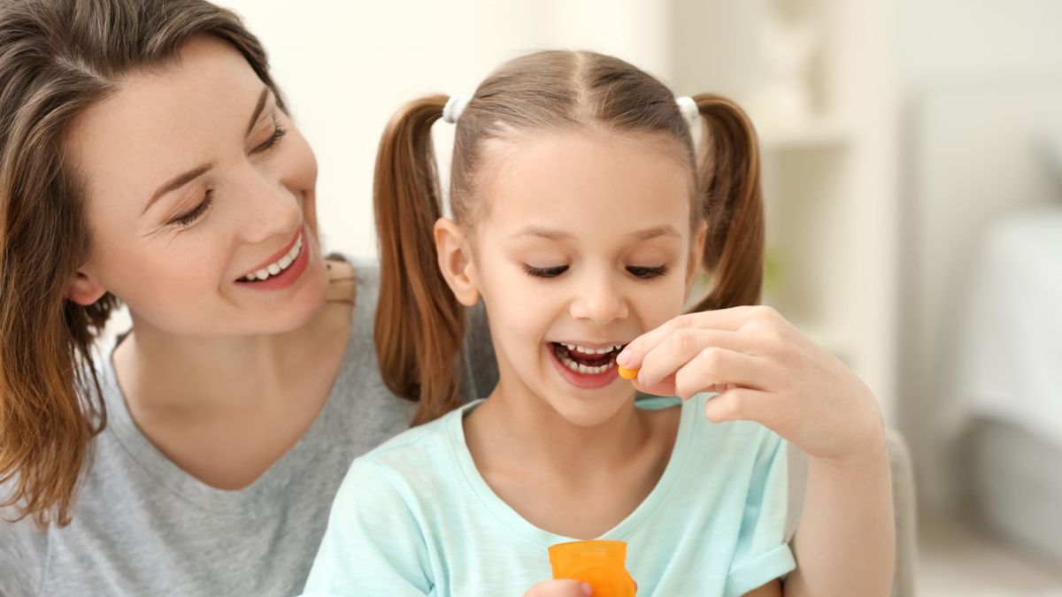 Estabiom Junior to preparat, który zawiera bakterie kwasu mlekowego oraz inulinę, laktoferynę i witaminę D.