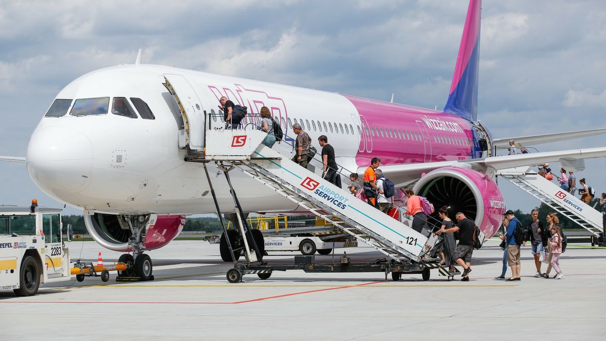Nowy hangar na lotnisku w Pyrzowicach
Fot. Tomasz Kawka/East News Katowice Airport 07.07.2022  Uroczyste otwarcie trzeciego hangaru H3 do obslugi technicznej samolotow w Katowice Airport.
Tomasz Kawka