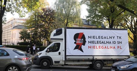 Wyrok TK w sprawie aborcji. Prawniczki: "Nielegalny, ale wywoła efekt mrożący"