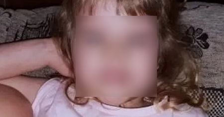 Marysia przygnieciona krzyżem na cmentarzu. Rodzina walczy o zdrowie i sprawiedliwość