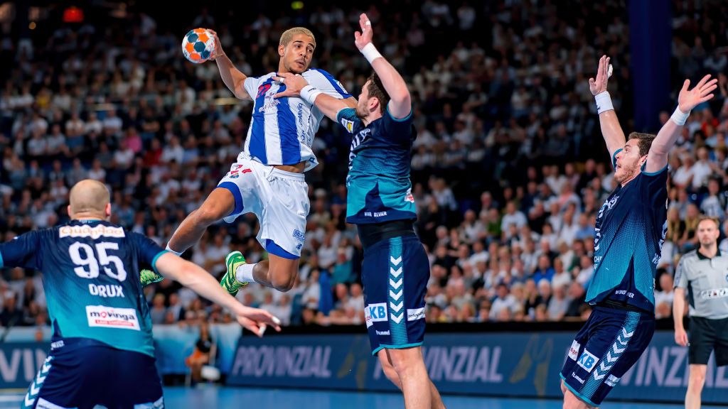 Getty Images / Sascha Klahn/Bongarts / Na zdjęciu: Andre Gomes z FC Porto (z piłką)