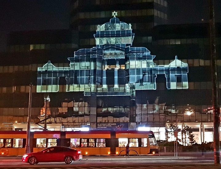 Warszawa. Iluminacja na placu Bankowym