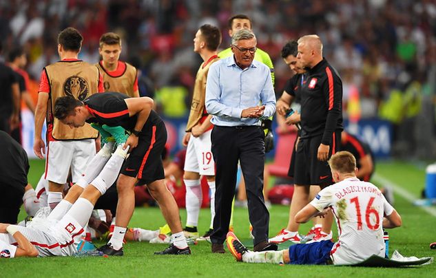 Były selekcjoner motywuje piłkarzy przed rzutami karnymi z Portugalią na Euro 2016