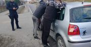 Warka: W czwórkę wyciągali auto z rowu. Wszyscy byli nietrzeźwi