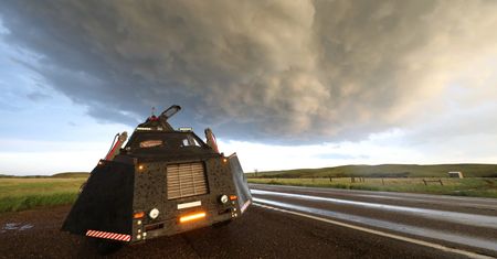 Czołg na dziesięciu kołach. Jest w stanie wjechać w centrum tornada