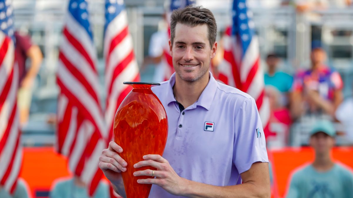 PAP/EPA / ERIK S. LESSER  / Na zdjęciu: John Isner, mistrz Atlanta Open 2021