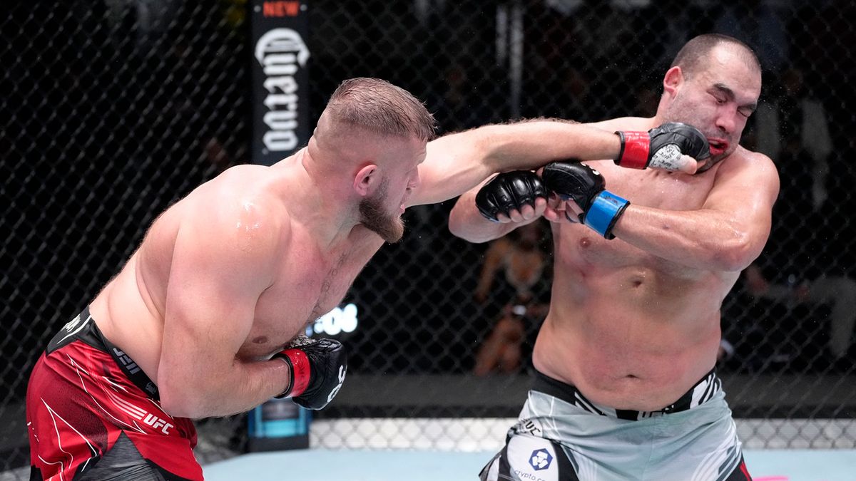 Getty Images / Jeff Bottari/Zuffa LLC  / Na zdjęciu: Marcin Tybura (z lewej) i Błagoj Iwanow